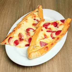 Sucuklu Kaşarlı Pide